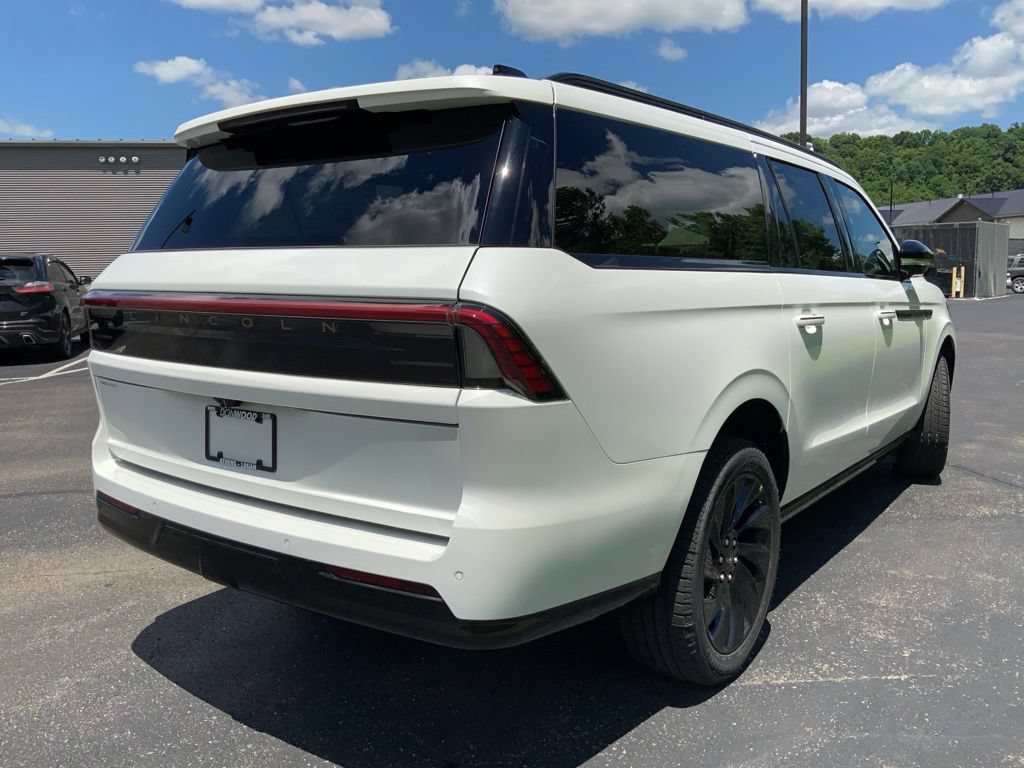 New 2027 Lincoln Navigator L Reserve AWD/4WD image 13