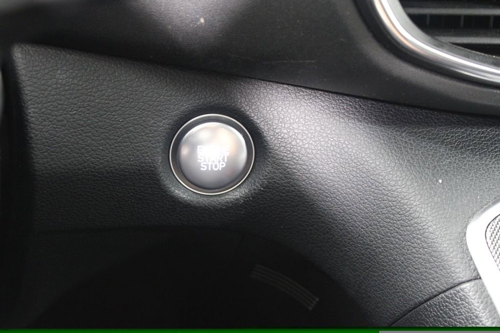 Used 2023 Hyundai Santa Fe SEL image 33