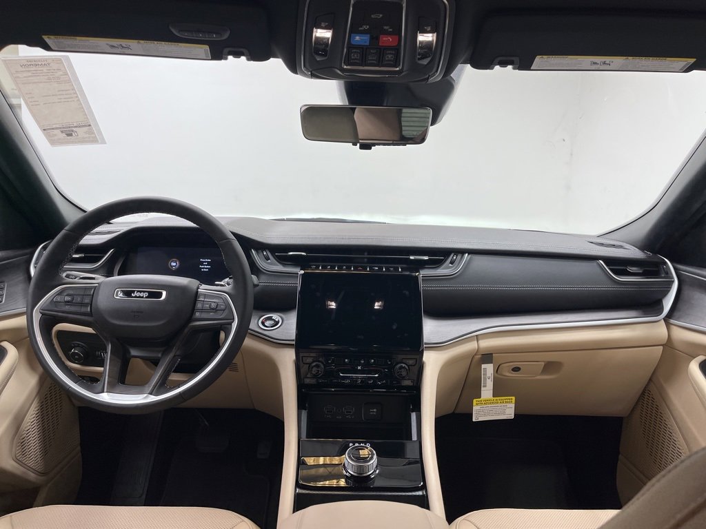 New 2025 Jeep Grand Cherokee Limited w/ Luxury Tech Group II image 6