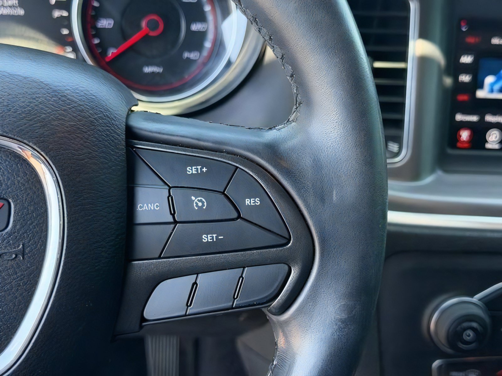 Used 2019 Dodge Charger SXT RWD image 21
