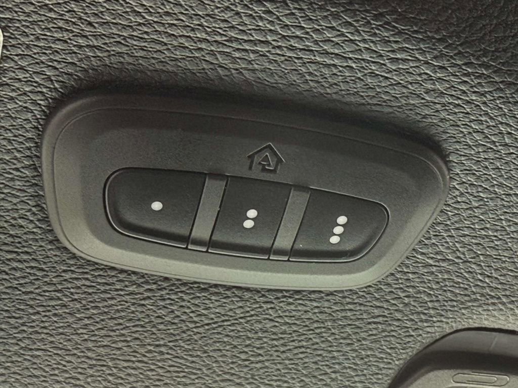 Used 2018 Jeep Wrangler Sport S image 32