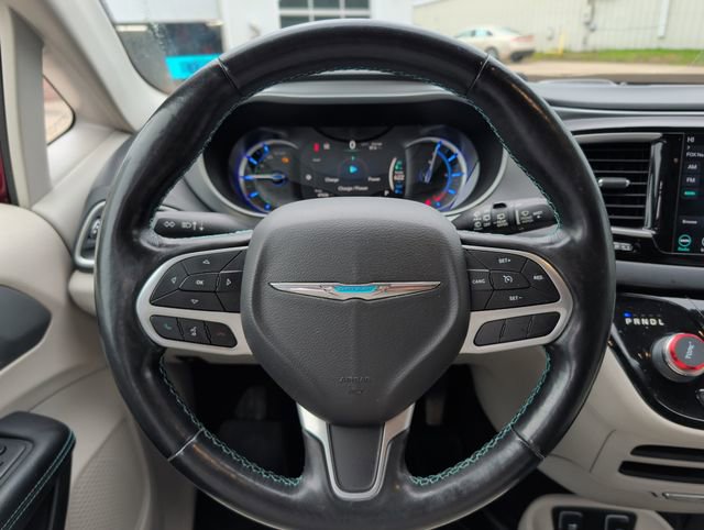 Used 2019 Chrysler Pacifica Touring-L w/ Premium Audio Group FWD image 18
