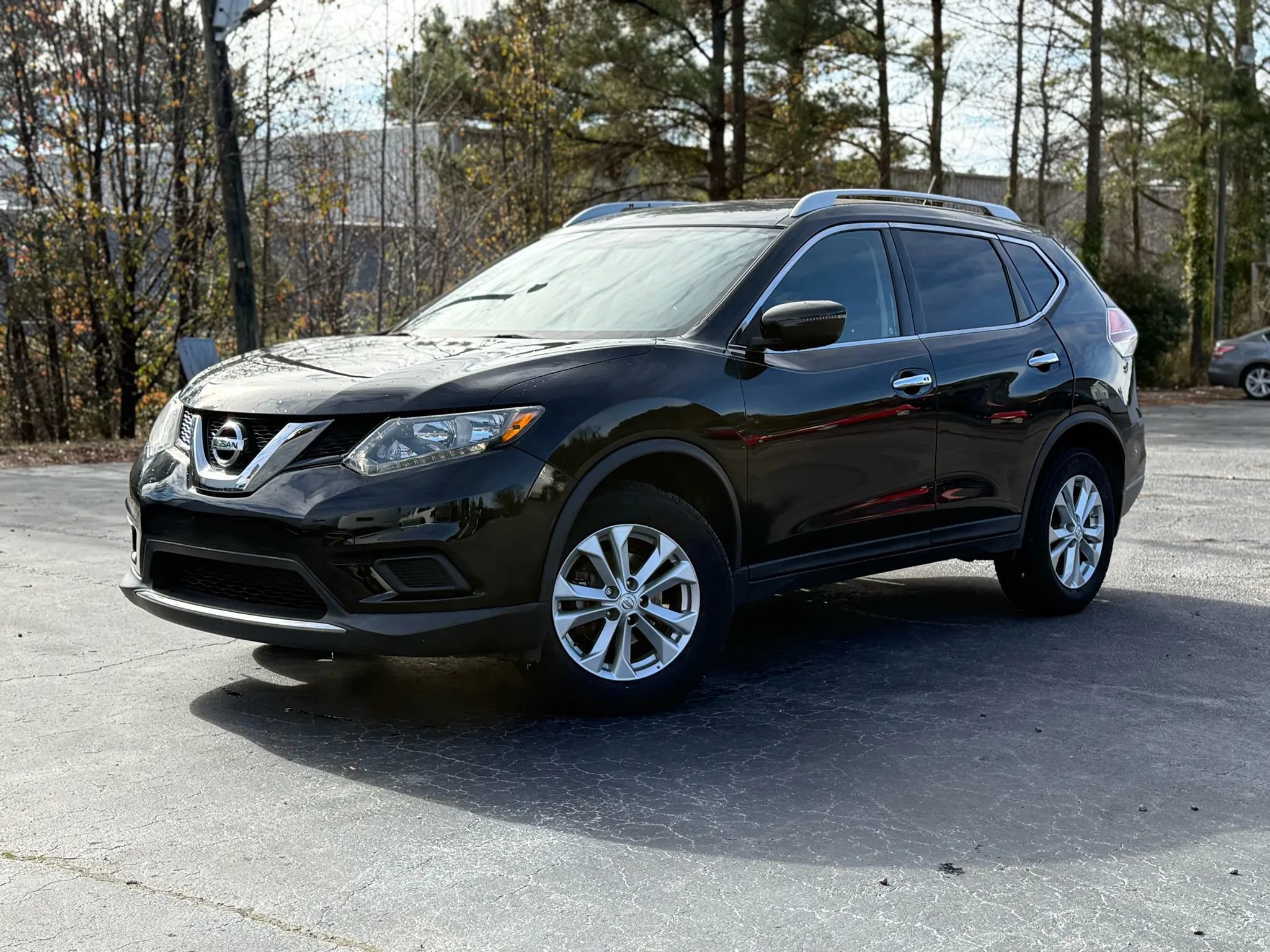 Used 2016 Nissan Rogue SV image 3