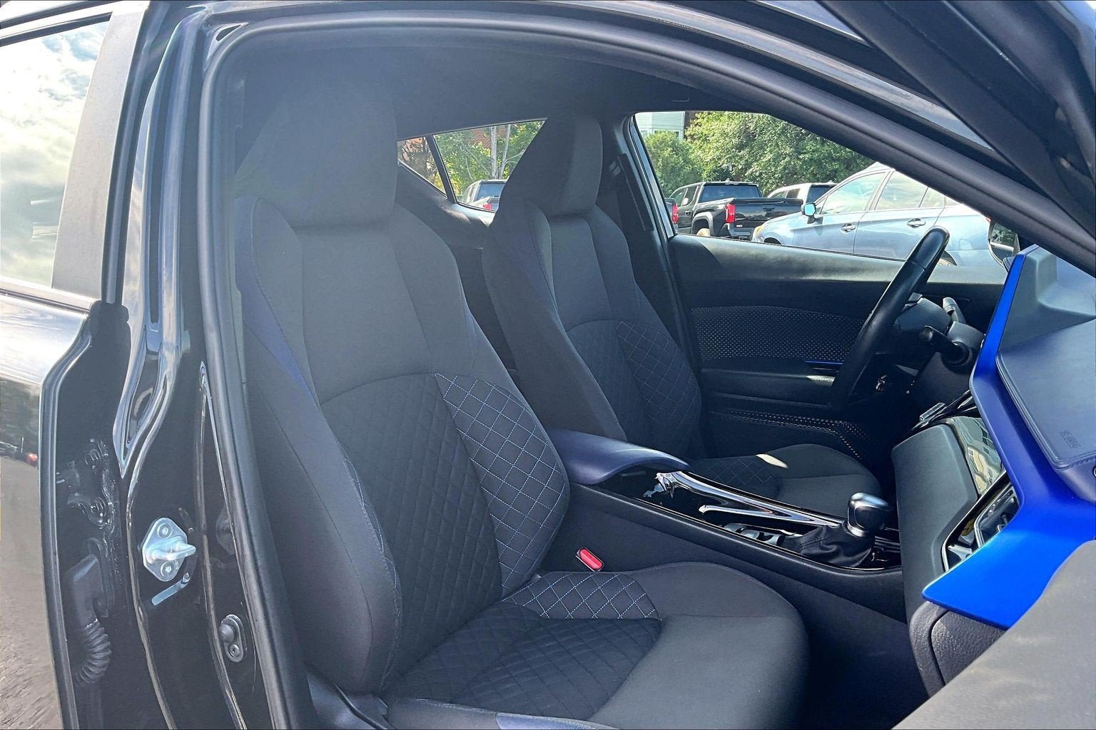 Used 2022 Toyota C-HR XLE FWD image 7