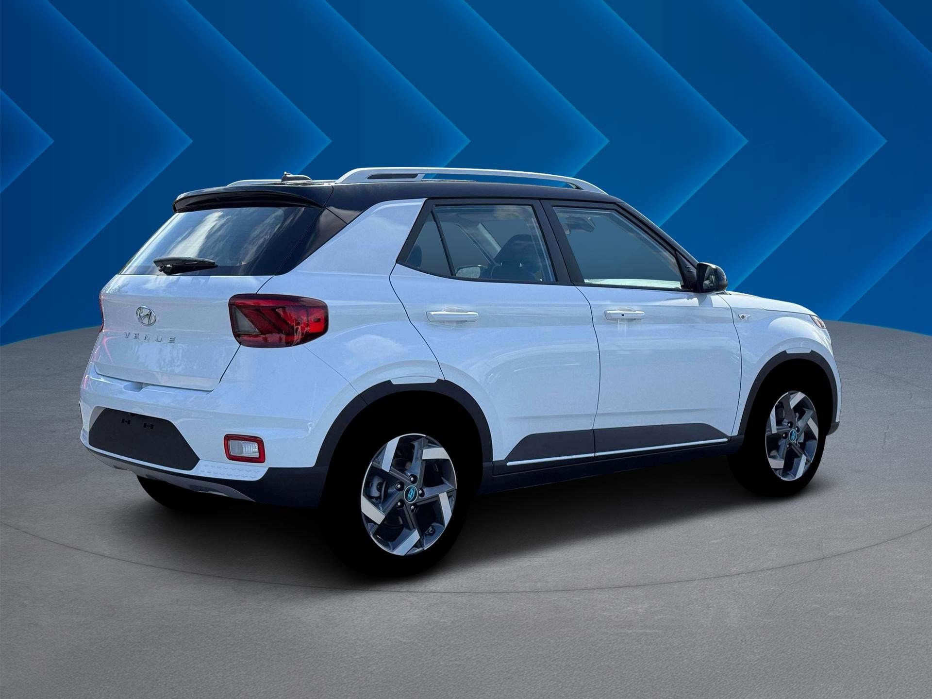 Used 2026 Hyundai Venue SEL FWD image 10