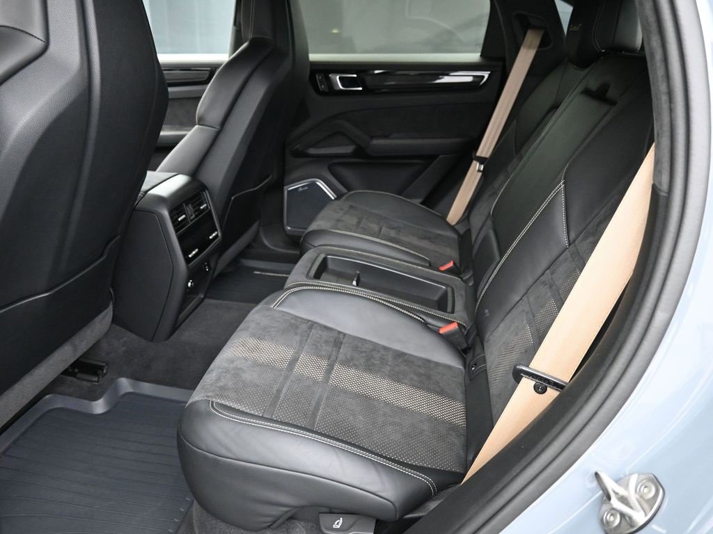 Used 2023 Porsche Cayenne Turbo GT image 7