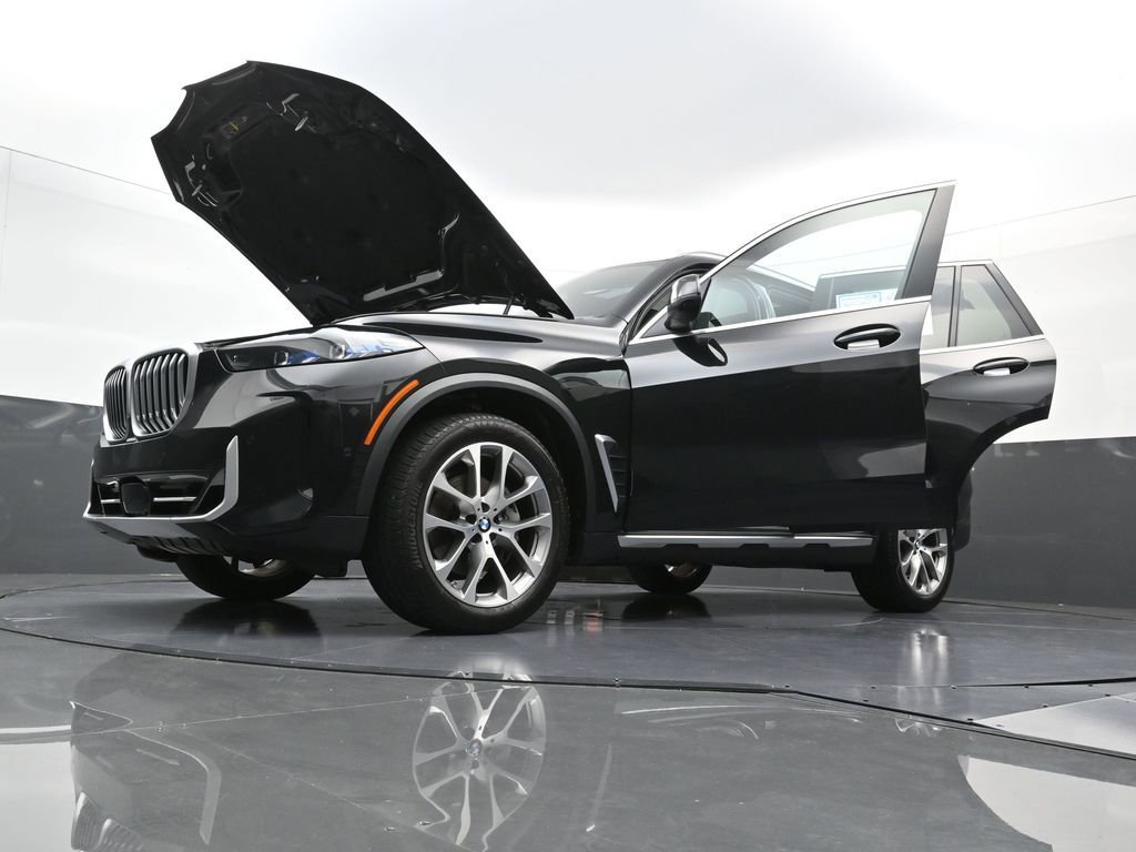 Used 2024 BMW X5 xDrive40i w/ Premium Package image 40