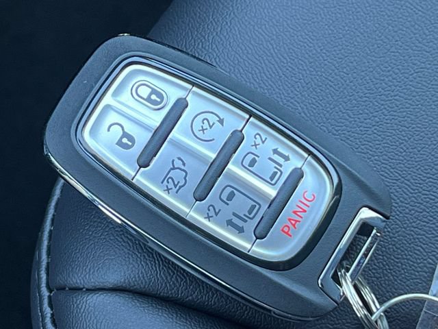 New 2026 Chrysler Pacifica Select AWD/4WD image 31
