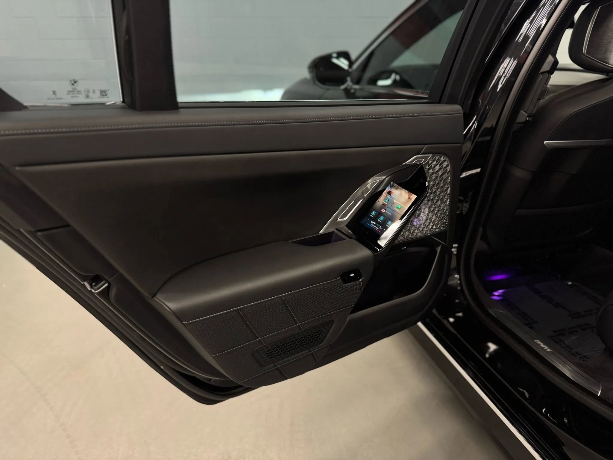 Used 2024 BMW i7 xDrive60 w/ Executive Package image 22