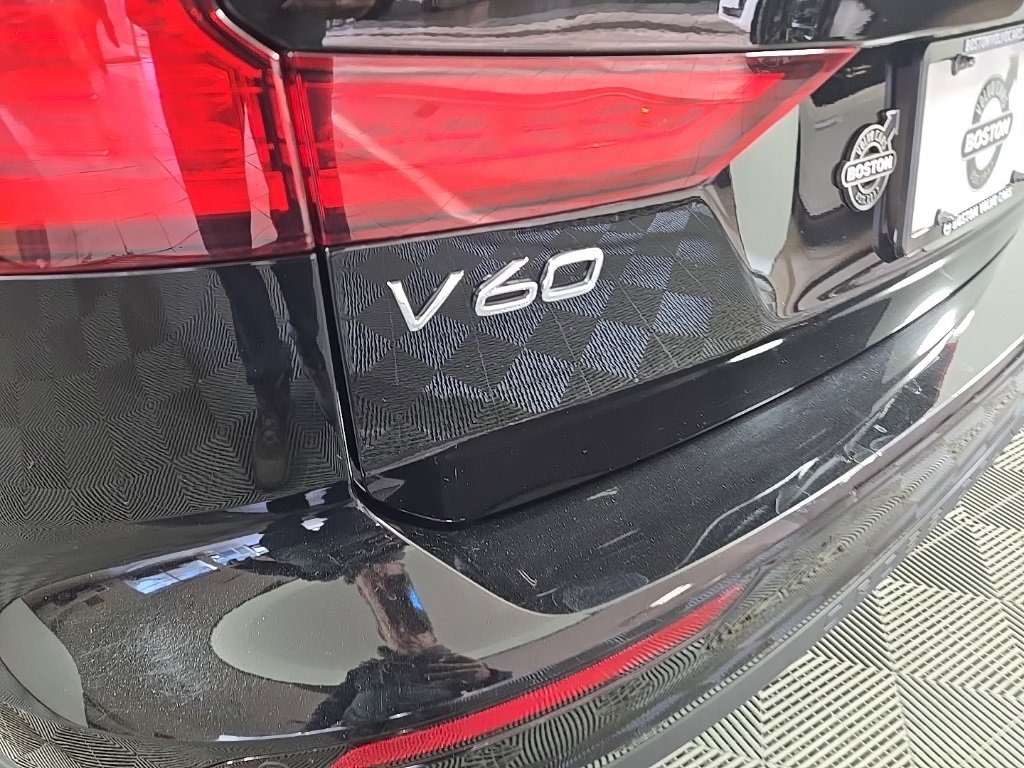 Certified 2025 Volvo V60 B5 Cross Country Plus image 9
