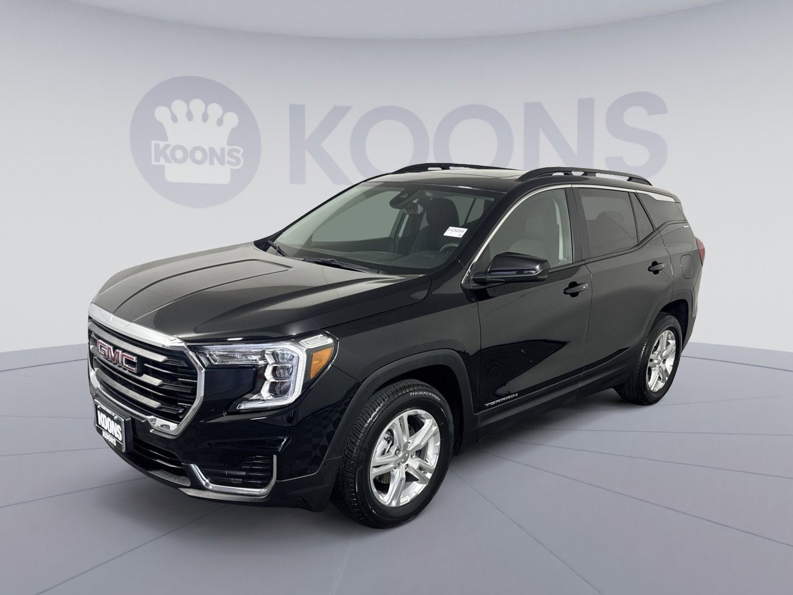 Used 2022 GMC Terrain SLE w/ Driver Convenience Package image 1
