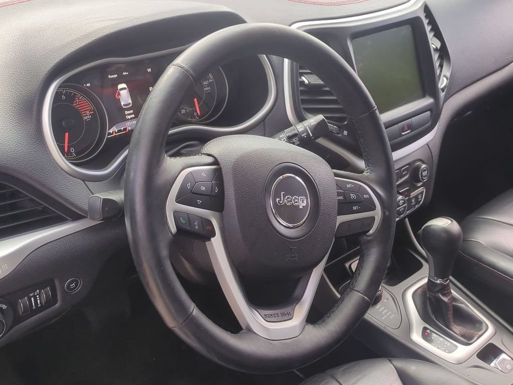 Used 2016 Jeep Cherokee Trailhawk AWD/4WD image 14