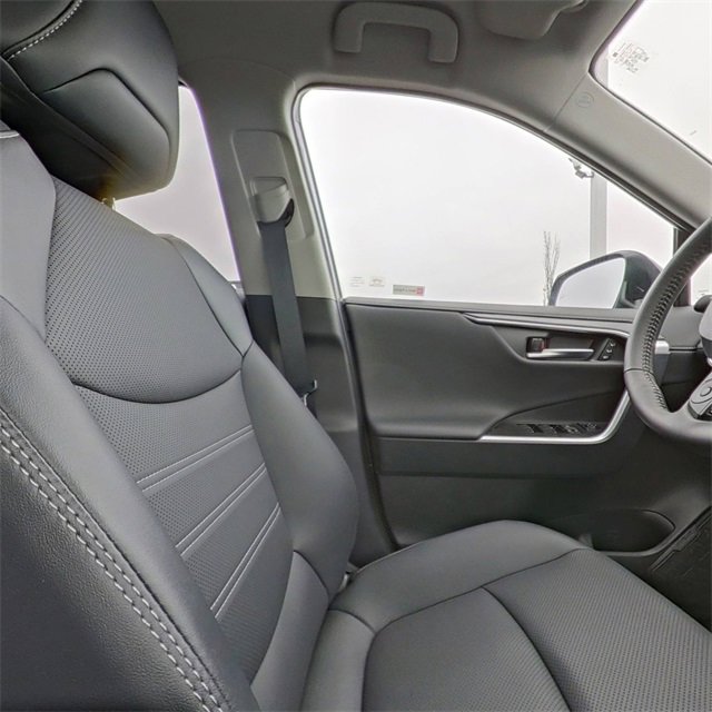 Used 2025 Toyota RAV4 Limited image 28