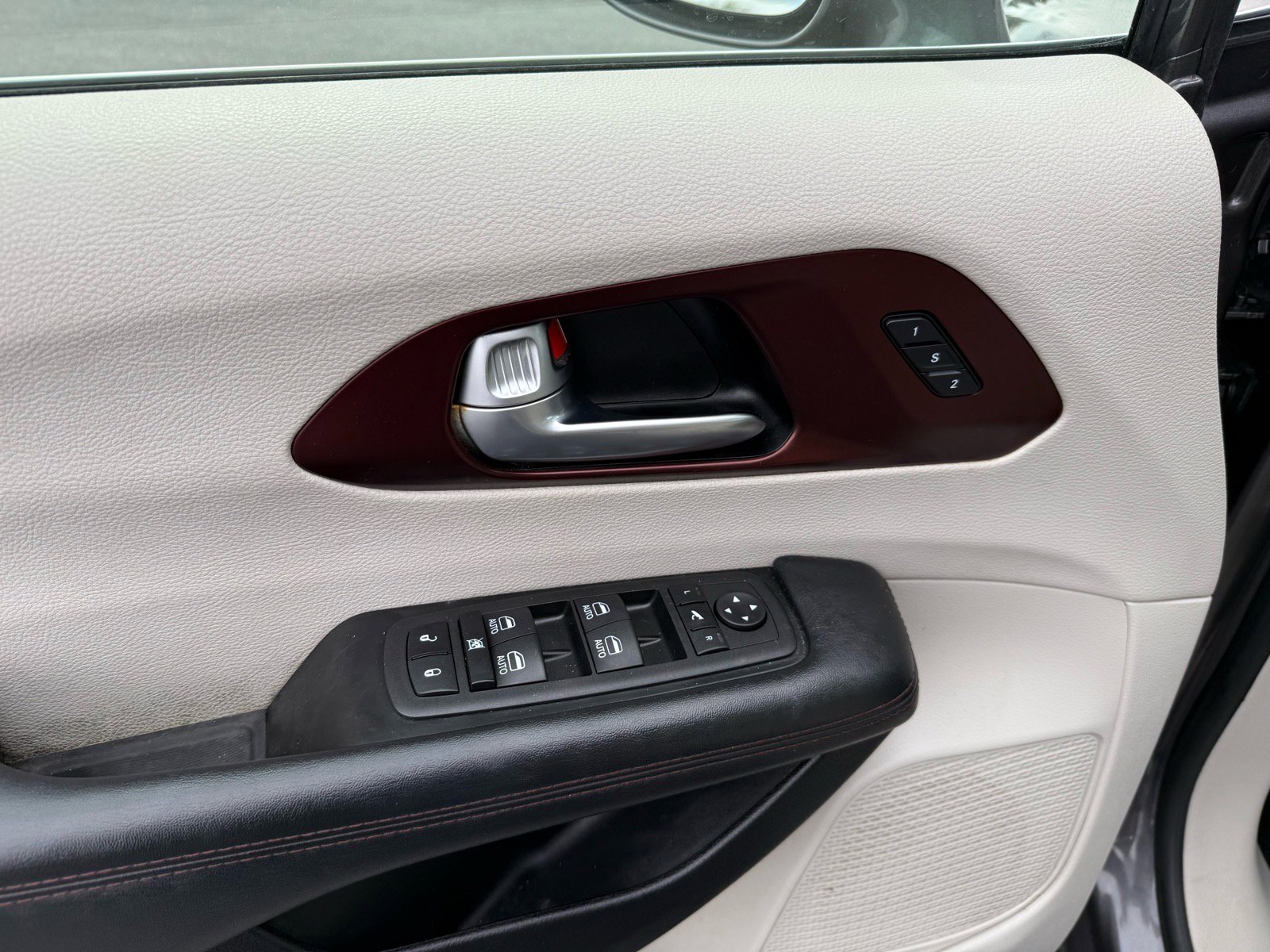 Used 2020 Chrysler Pacifica Limited w/ Advanced Safetytec Group FWD image 20