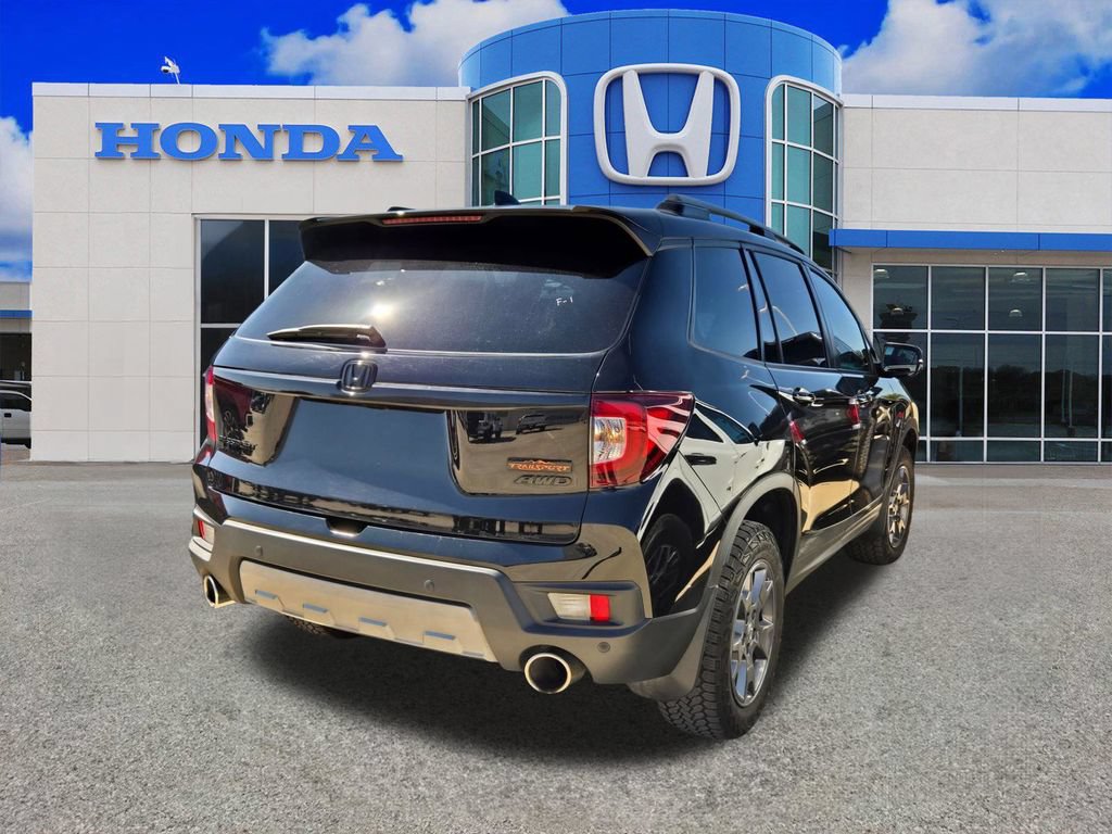 Used 2024 Honda Passport TrailSport image 2