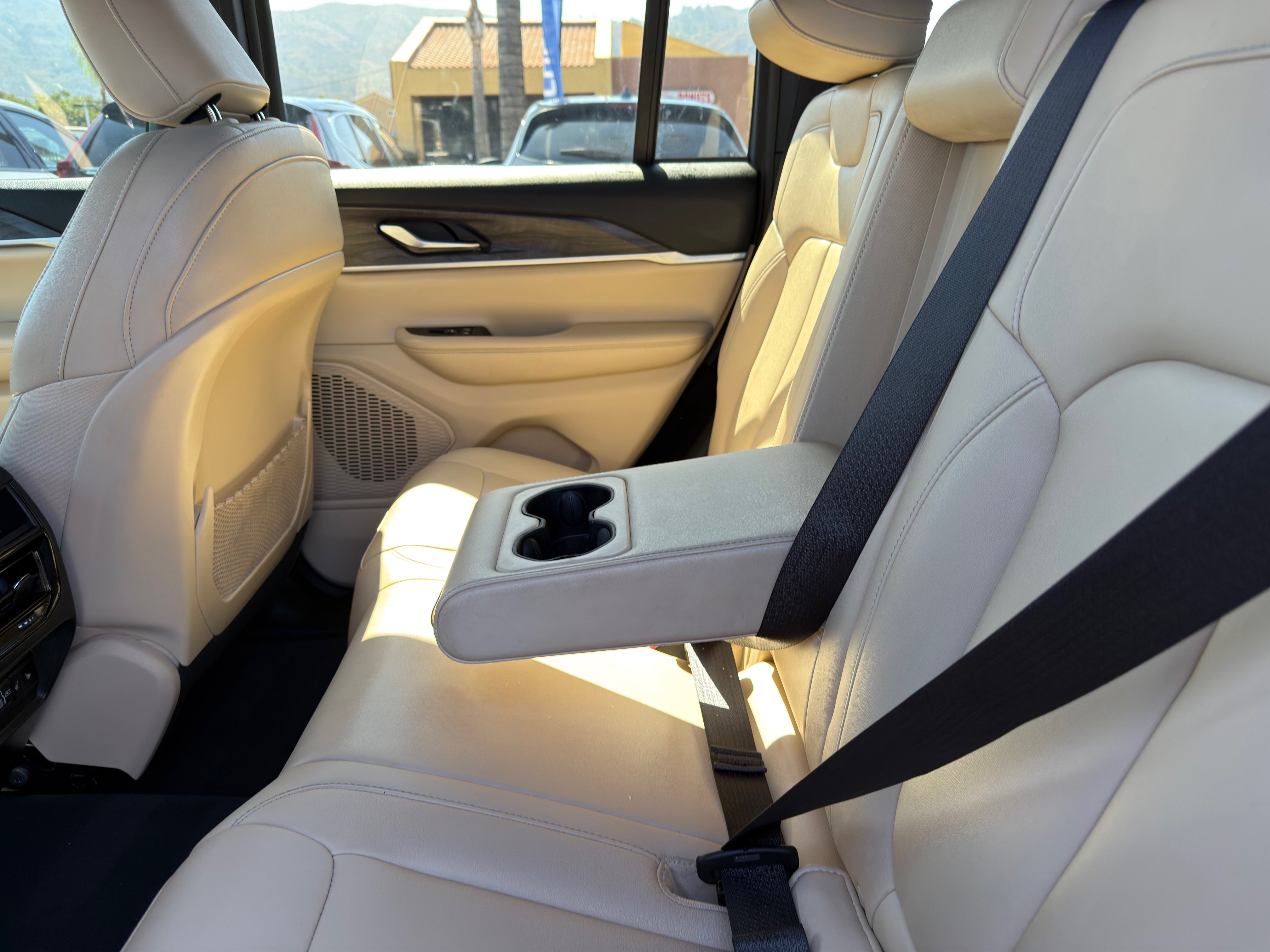 Used 2023 Jeep Grand Cherokee Limited AWD/4WD image 19
