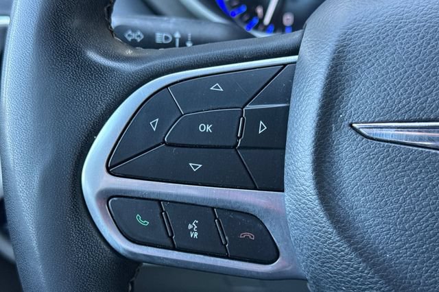 Used 2022 Chrysler Pacifica Touring-L FWD image 37