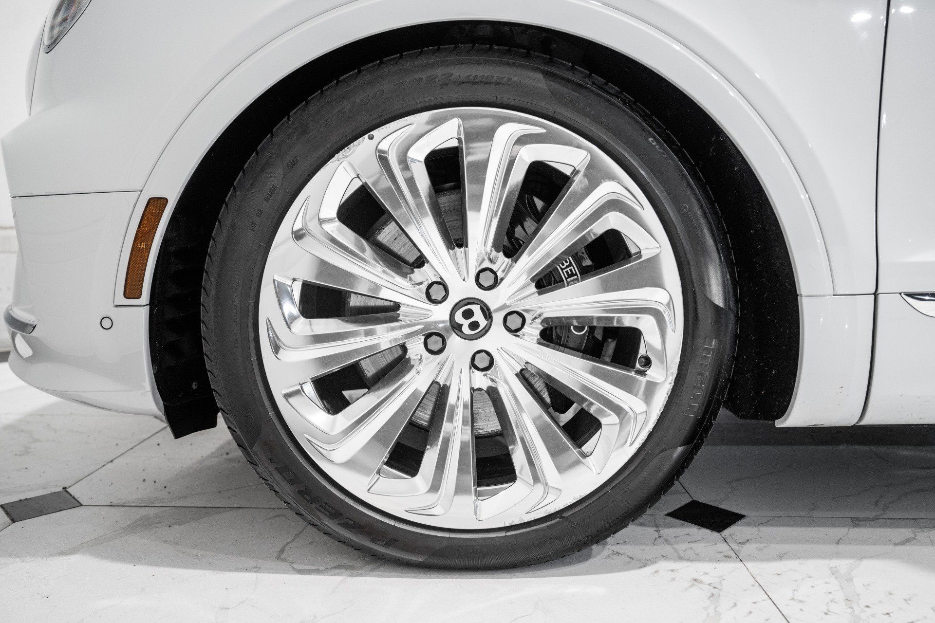 Used 2023 Bentley Bentayga image 6