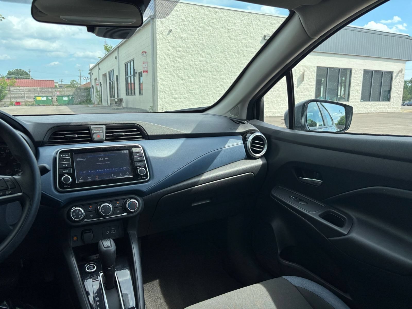 Used 2025 Nissan Versa SV FWD image 34