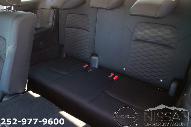 Used 2025 Nissan Pathfinder SV image 14