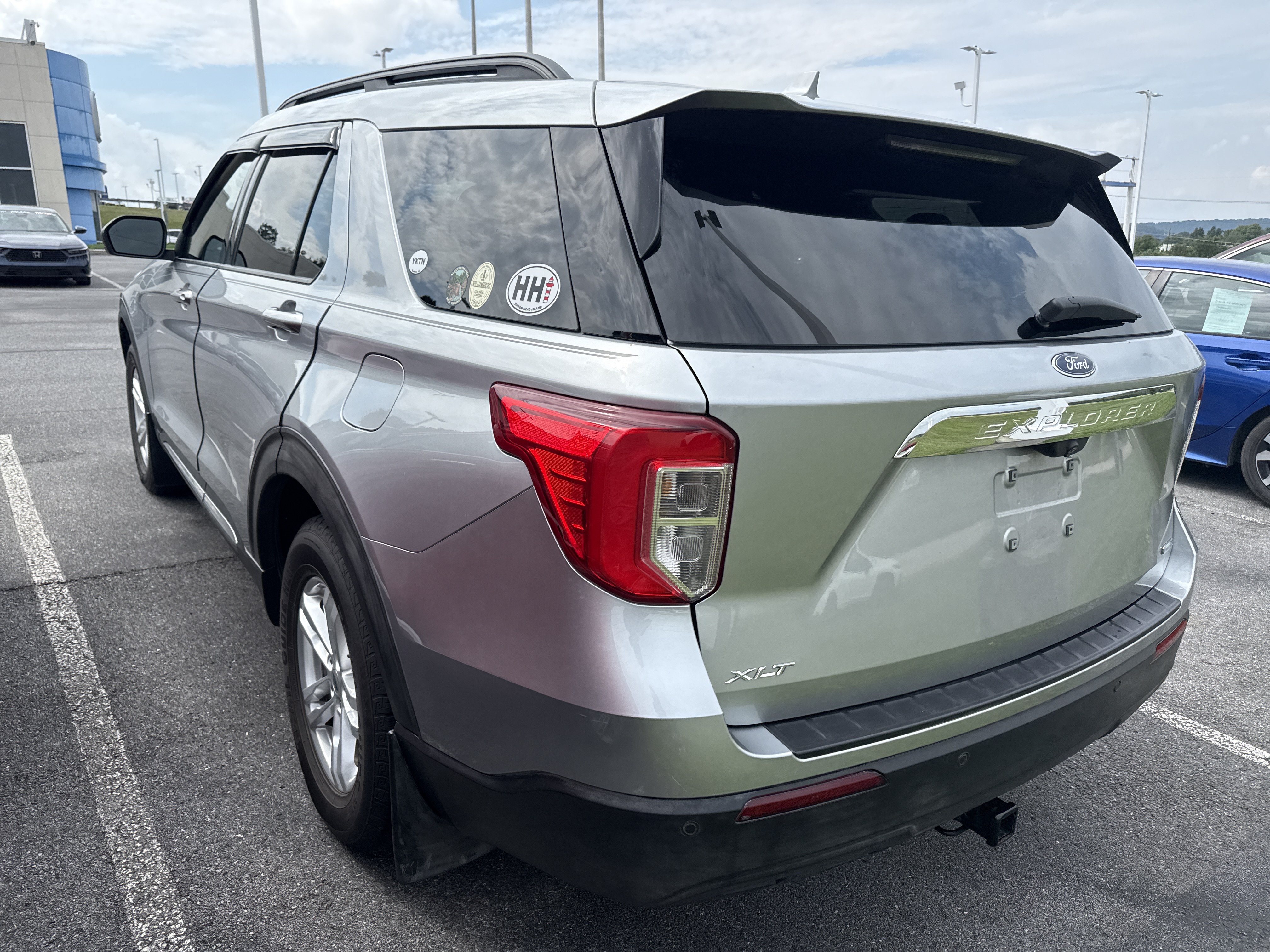 Used 2020 Ford Explorer XLT w/ Comfort Package AWD/4WD image 6