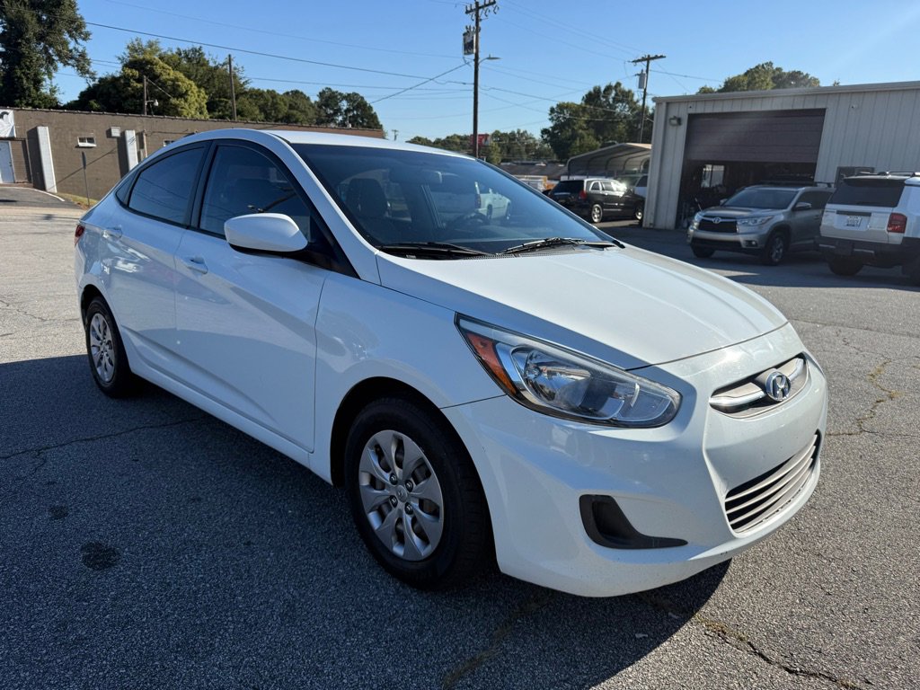 Used 2016 Hyundai Accent SE image 3