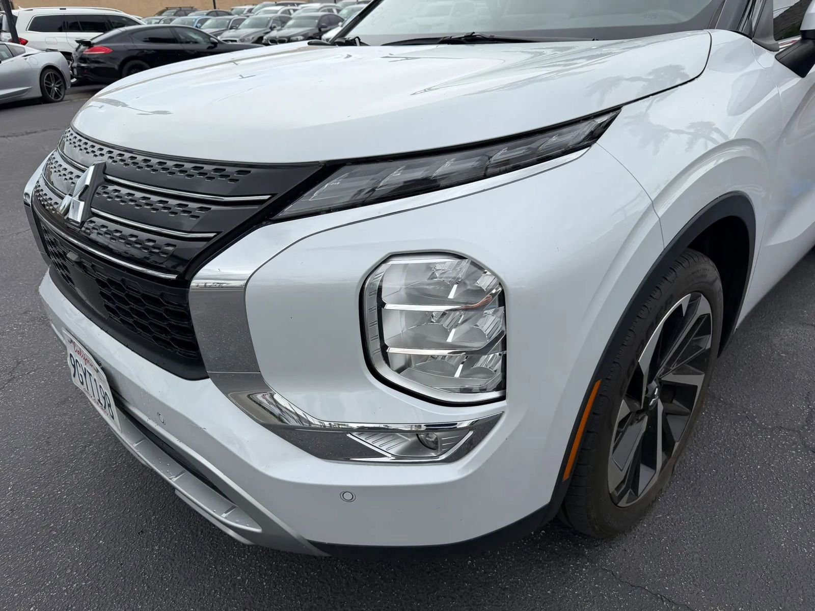 Used 2023 Mitsubishi Outlander ES image 4