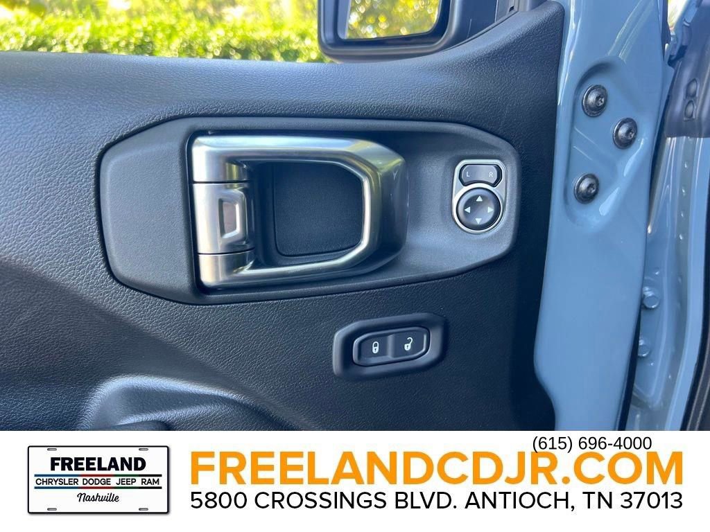 New 2025 Jeep Gladiator Sport image 17