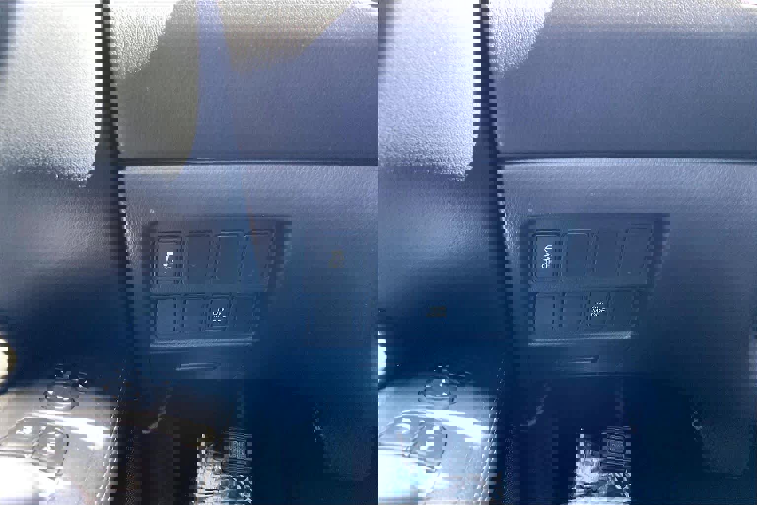 Used 2018 Nissan Pathfinder SV image 33