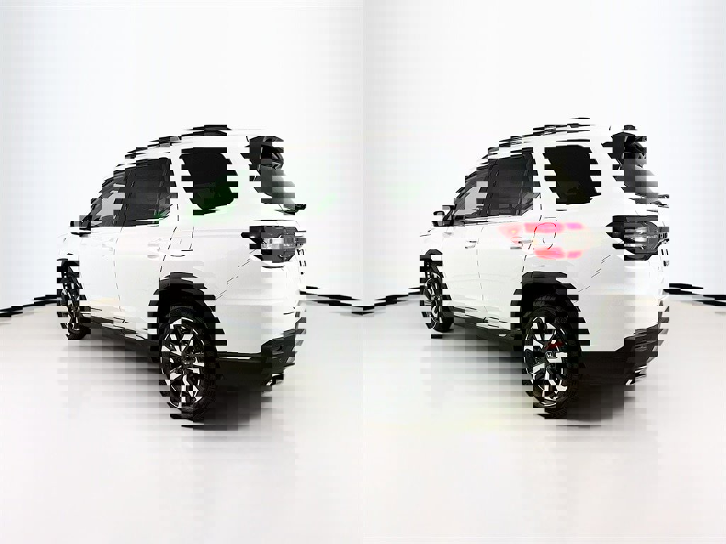 New 2025 Honda Pilot Touring image 4