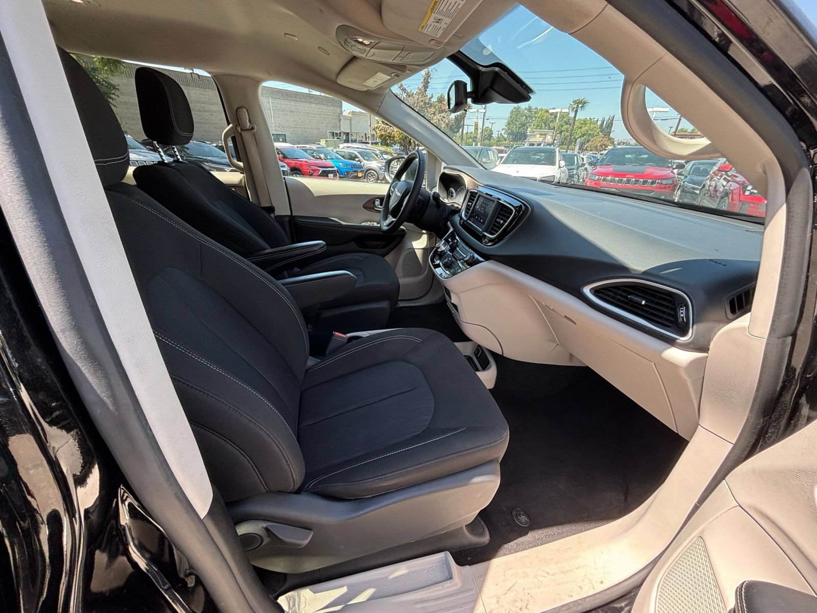 Used 2024 Chrysler Voyager LX FWD image 38