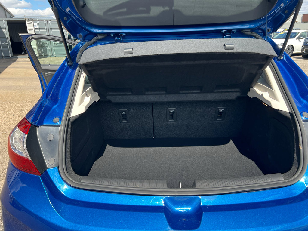 Used 2018 Chevrolet Cruze Premier FWD image 13