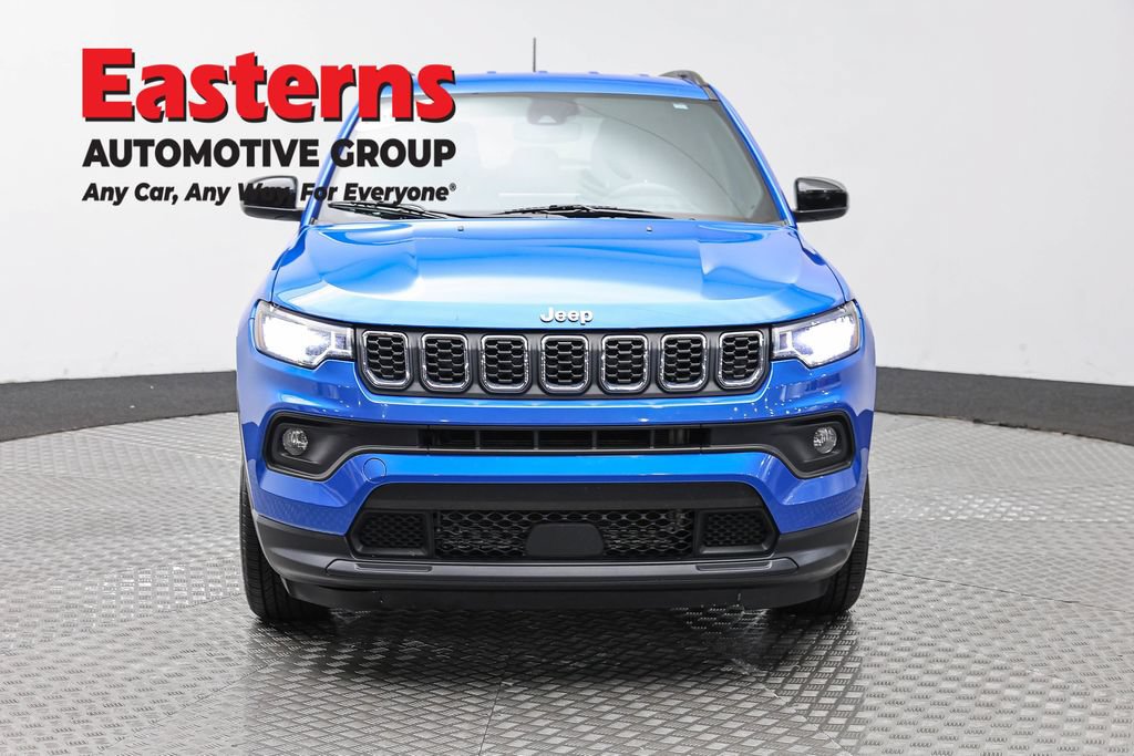 Used 2024 Jeep Compass Latitude AWD/4WD image 2