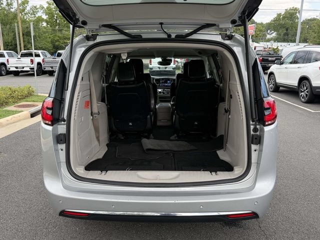 Used 2024 Chrysler Pacifica Limited FWD image 12