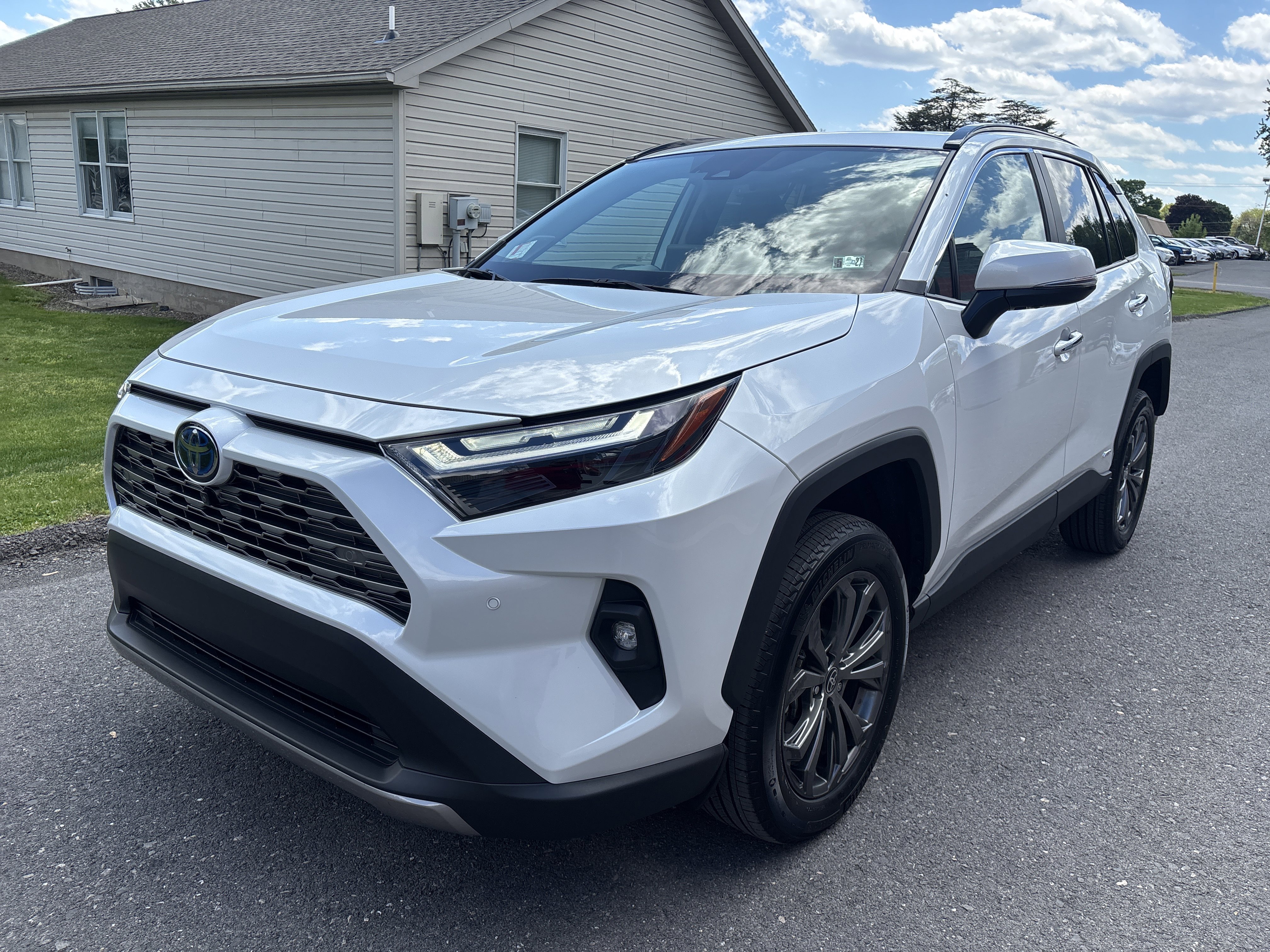 Used 2023 Toyota RAV4 Limited AWD/4WD image 8