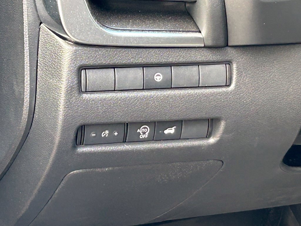 Used 2025 Nissan Rogue SV FWD image 32