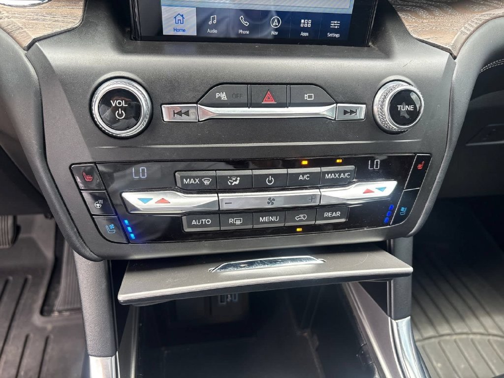 Used 2020 Ford Explorer Platinum w/ Premium Technology Package AWD/4WD image 22