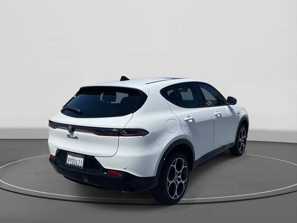 Used 2025 Alfa Romeo Tonale w/ Premium Package AWD/4WD image 4