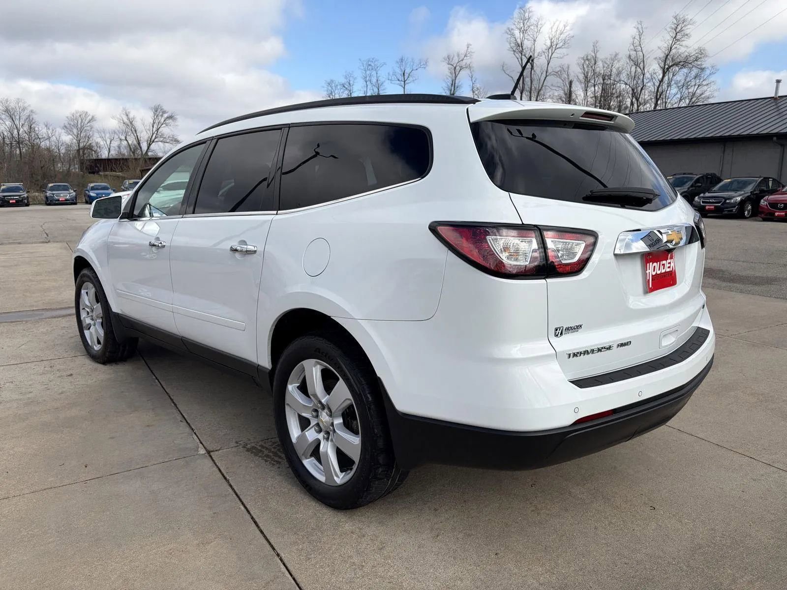 Used 2017 Chevrolet Traverse LT w/ Style and Technology Package AWD/4WD image 6