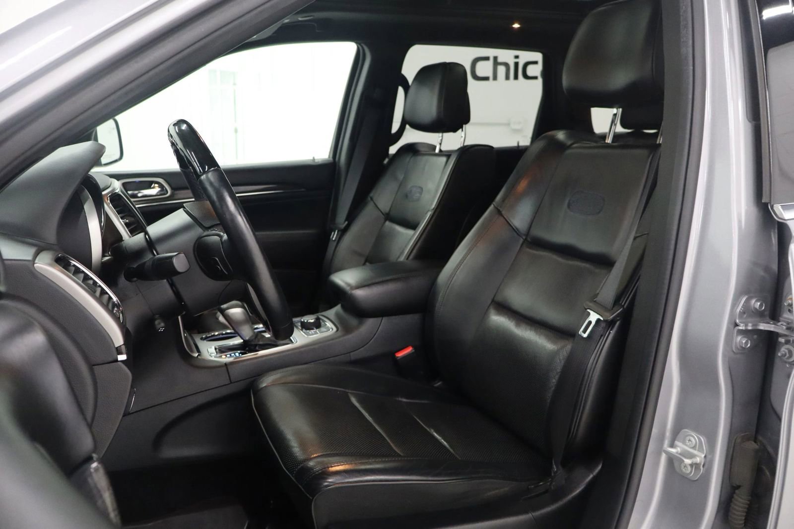 Used 2018 Jeep Grand Cherokee Overland AWD/4WD image 13