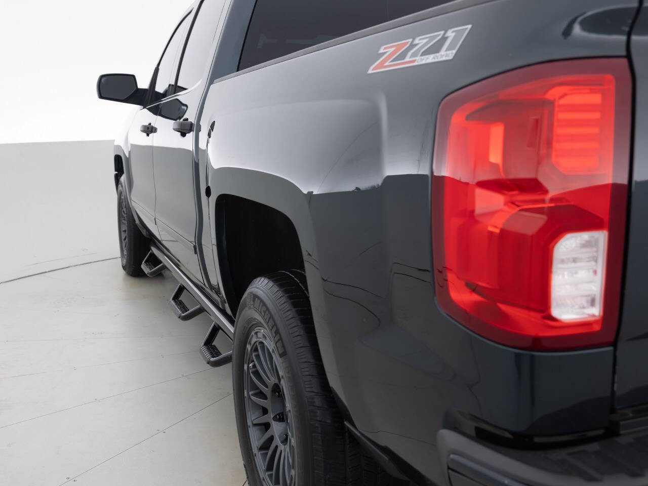 Used 2017 Chevrolet Silverado 1500 LTZ Z71 w/ LTZ Plus Package image 13