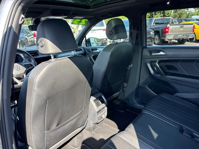Used 2023 Volkswagen Tiguan SE R-Line AWD/4WD image 9