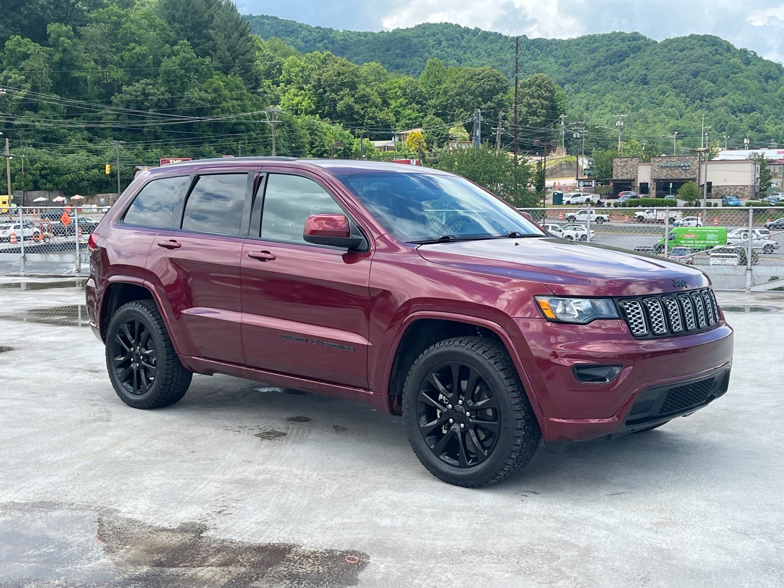 Used 2018 Jeep Grand Cherokee Altitude AWD/4WD image 1