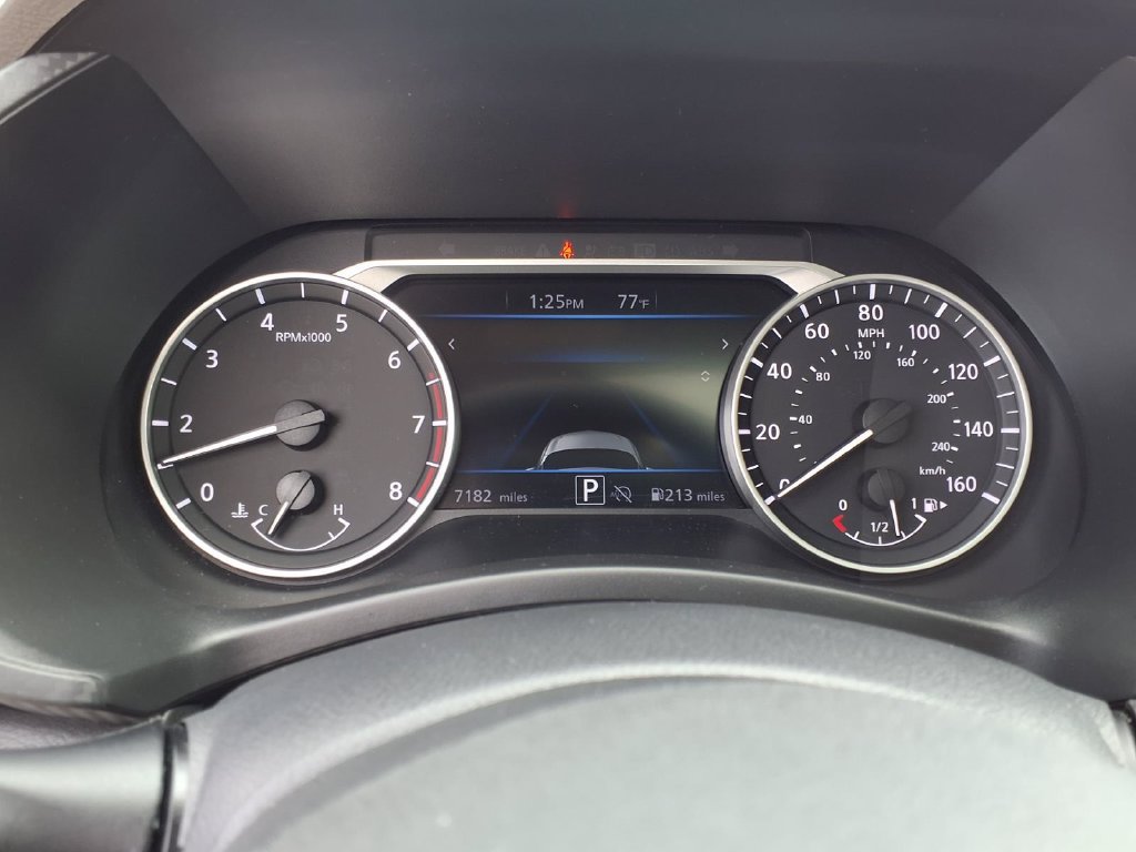 Used 2025 Nissan Sentra SR w/ SR Premium Package FWD image 17