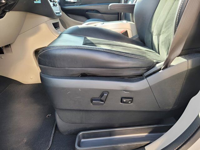 Used 2018 Dodge Grand Caravan SXT image 21