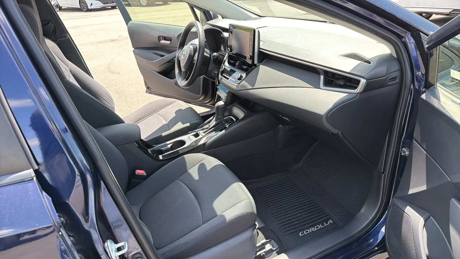 Used 2020 Toyota Corolla LE FWD image 16