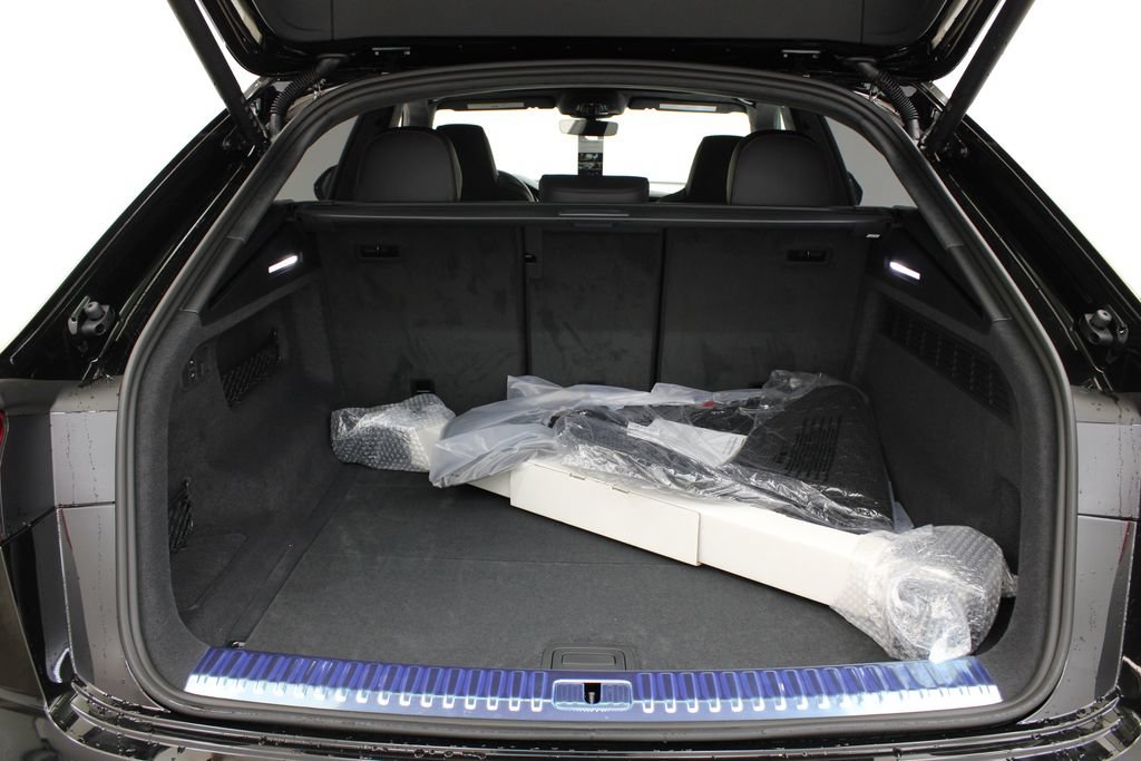 New 2026 Audi SQ8 Prestige AWD/4WD image 31