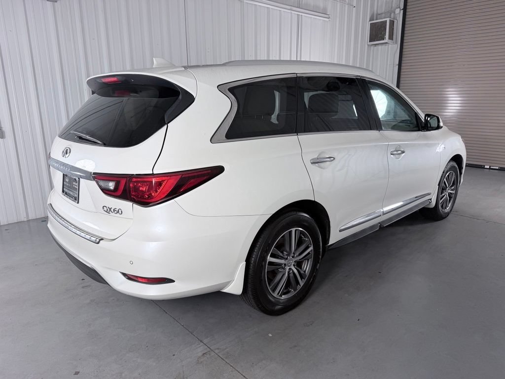 Used 2019 INFINITI QX60 Luxe w/ Essential Package FWD image 4