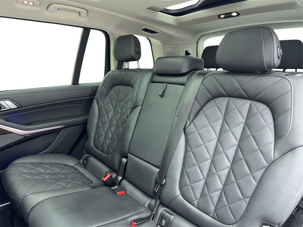 Used 2024 BMW X7 xDrive40i image 43