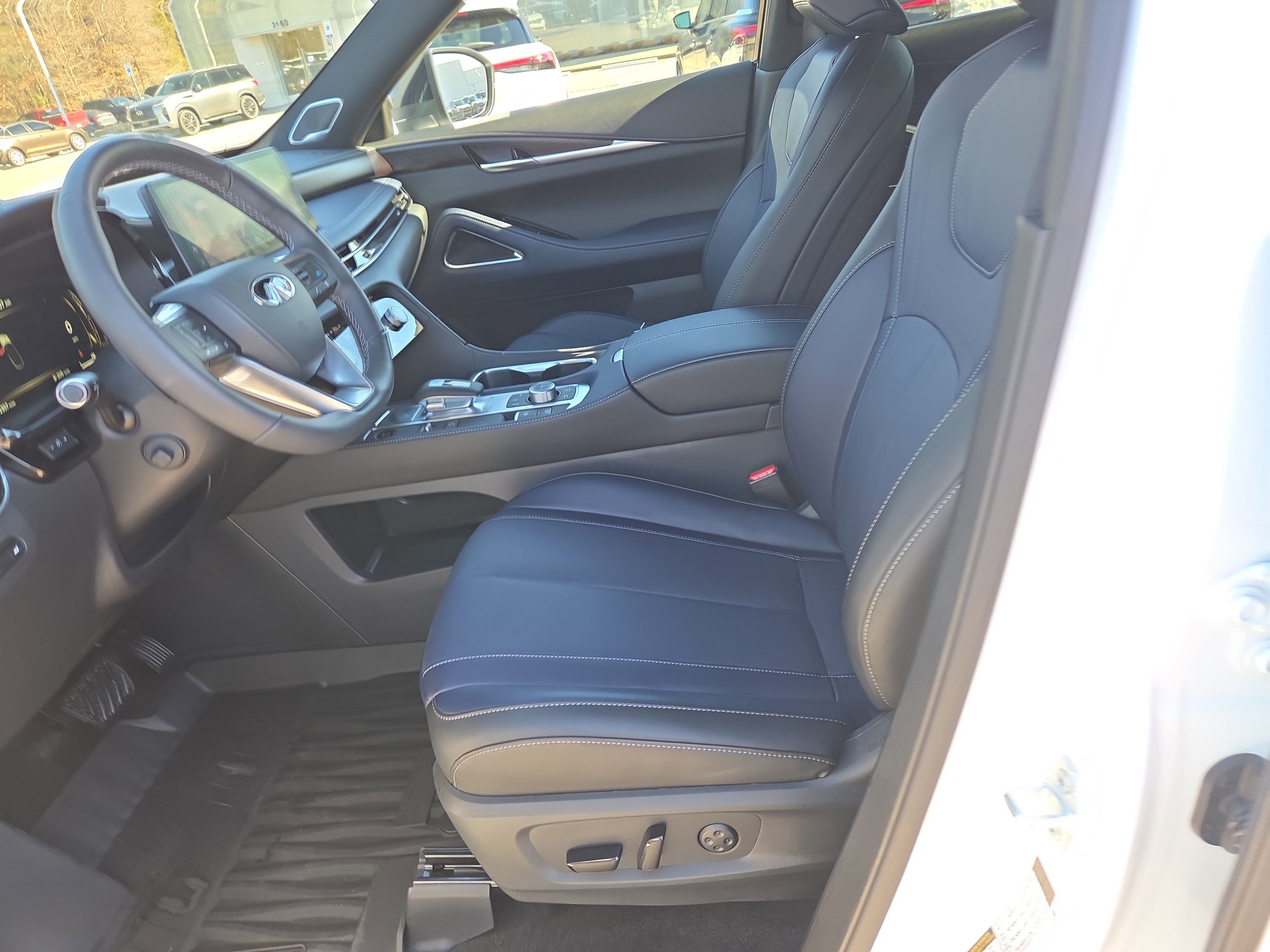 Used 2026 INFINITI QX60 Sport w/ Dark Cargo Package image 5